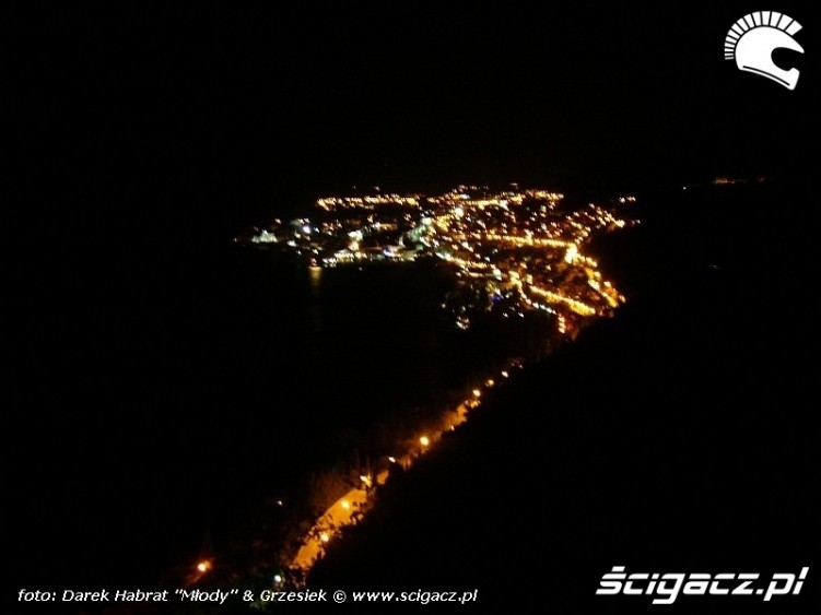 Miasto noca - widok z gory