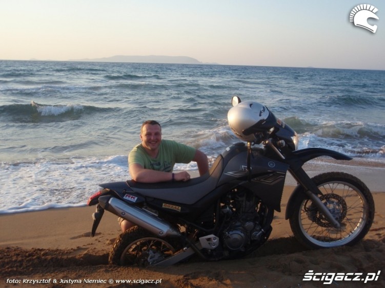 xt660 zakopana na plazy motocyklem po Krecie 2010