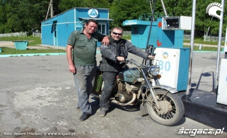 stacja benz wyprawa motocyklem do Magadanu