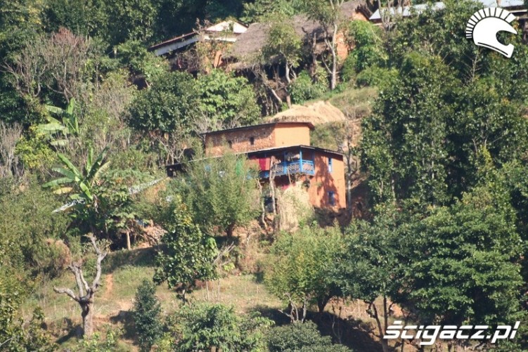 domy przy drodze do Pokhara