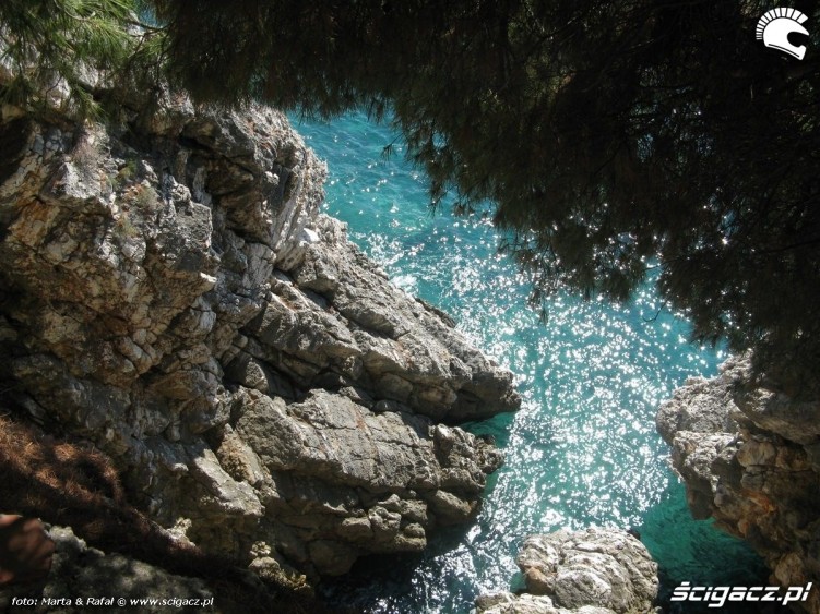 Skaly nad woda Czarnogora MotoEuro