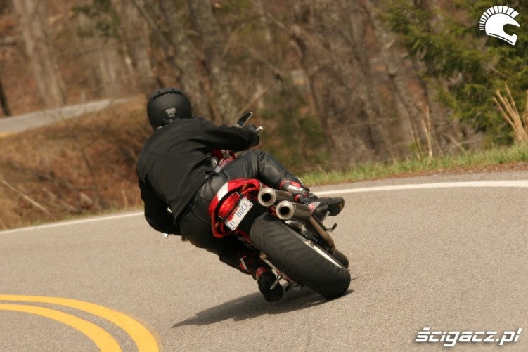 Ducati Monster S4R zakret 2