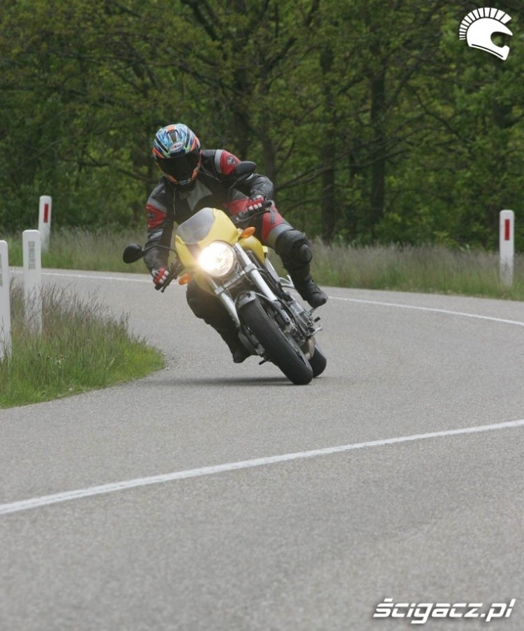 Ducati Monster S4R zakret 4