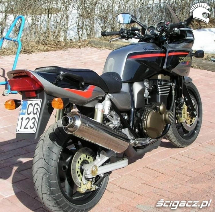 Kawasaki ZRX 1200 S od tylu