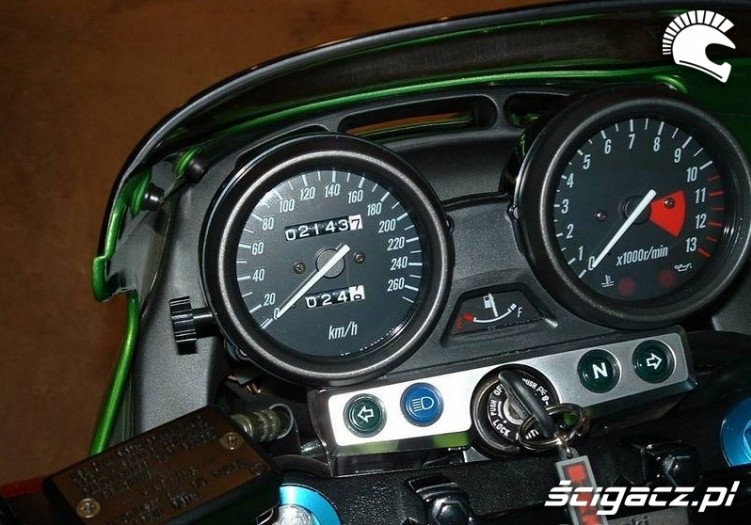Kawasaki ZRX 1200 kokpit