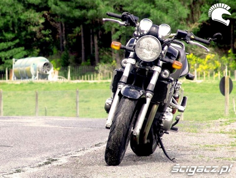 przod motocykla Suzuki GSX 1400