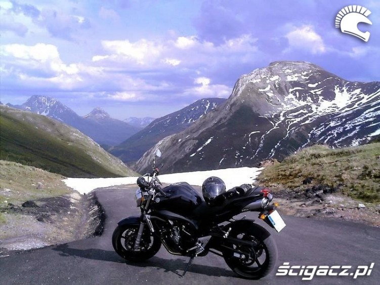 Yamaha FZ6N w gorach