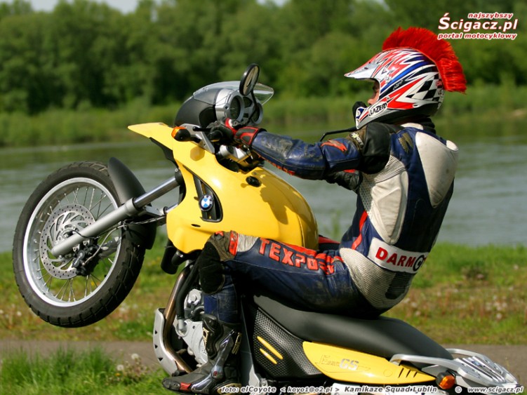 bmwf650gs wheelie 800 600