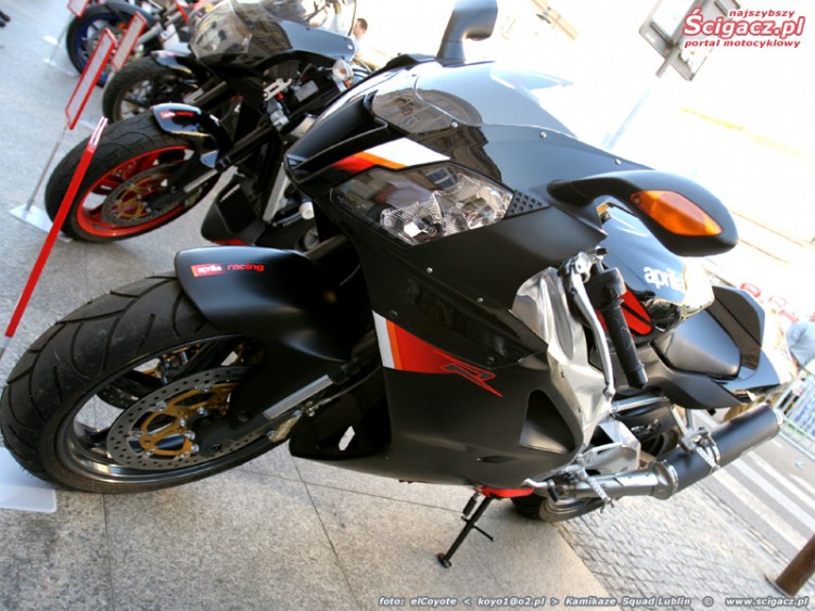 Aprilia RSV 1000 R 800 600