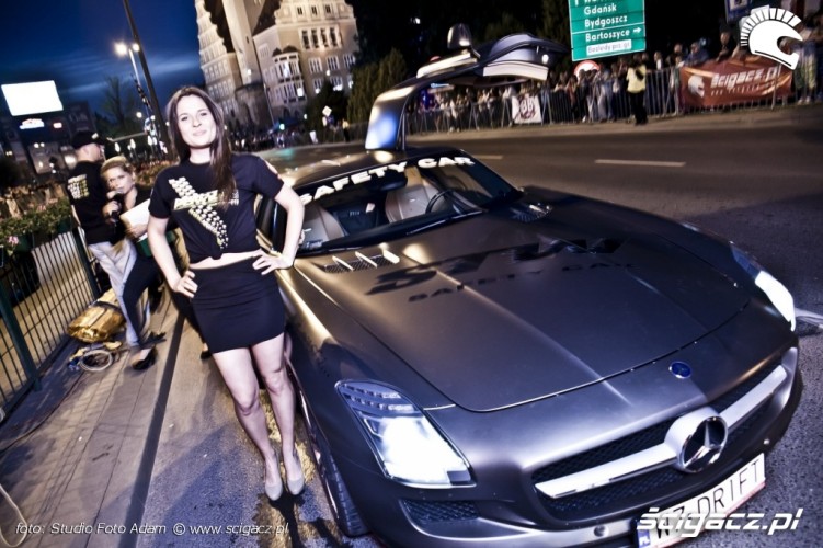 Mercedes SLS i hostessa Night Power