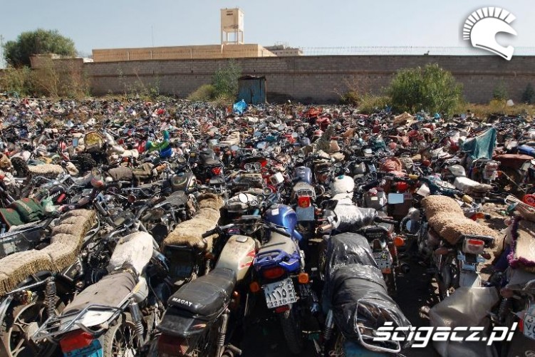 Motocykle w Jemenie parking policyjny