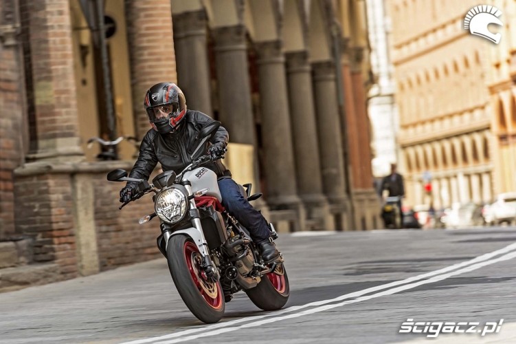 Ducati Monster 821 bialy