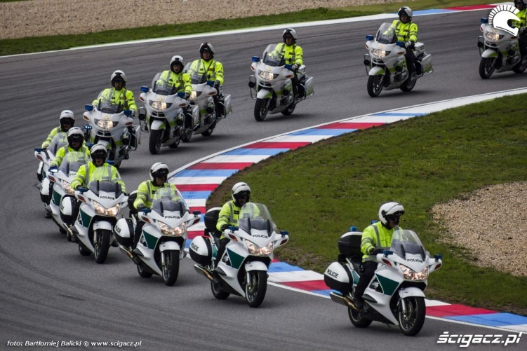 parada policji na motocyklach