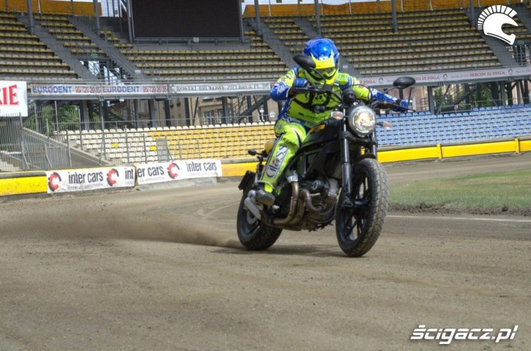 Krzysztof Kasprzak na Ducati Scrambler Full Throttle