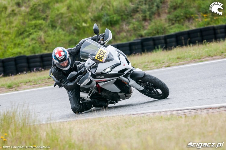 ducati multistrada kolano
