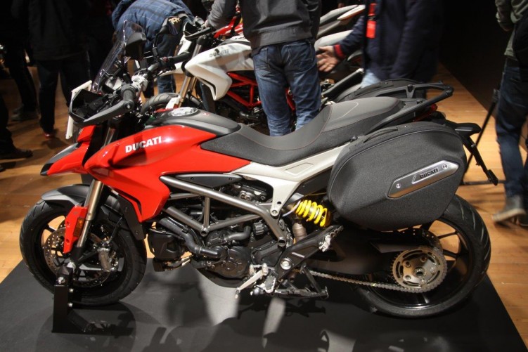 Ducati Hyperstrada z boku
