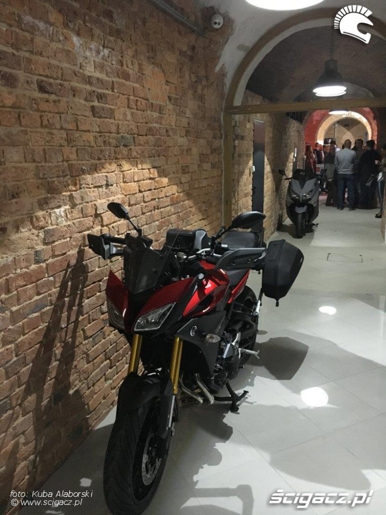 Tracer Yamaha Moto Seven