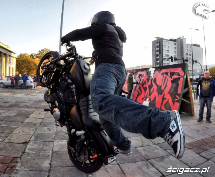Harley Davidson stunt