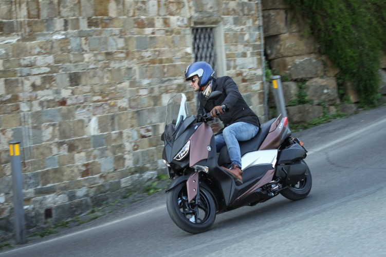 skuter yamaha xmax