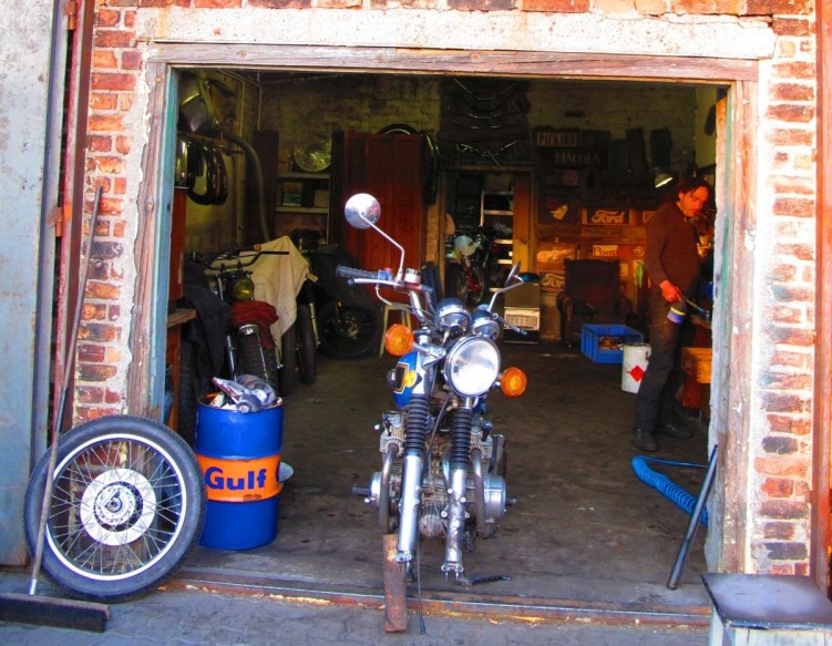 Nostalgiczny garaz Warszawa