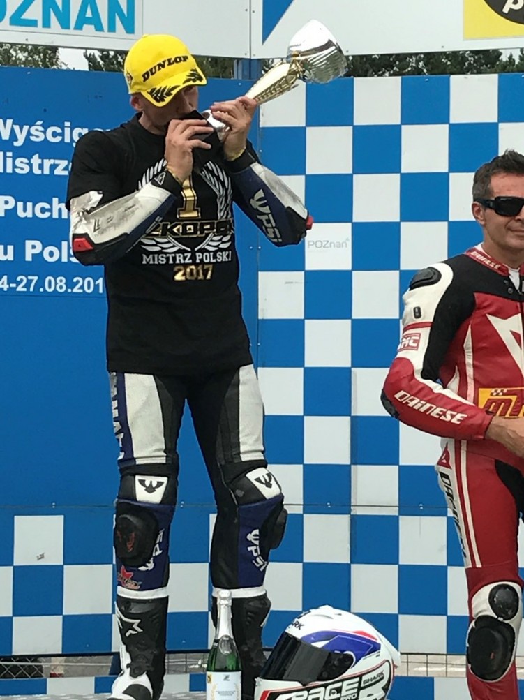 Zawodnicy Dunlopa zdominowali Motocyklowe Mistrzostwa Polski 1