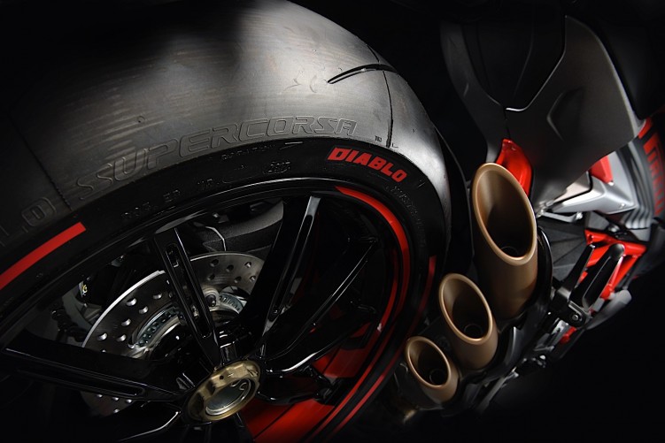mv agusta brutale 800 rr pirelli is another cool new limited edition bike