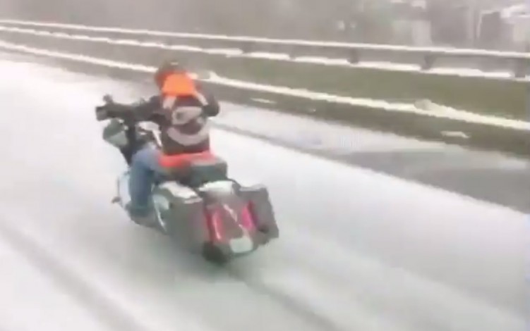 motocyklem w zime