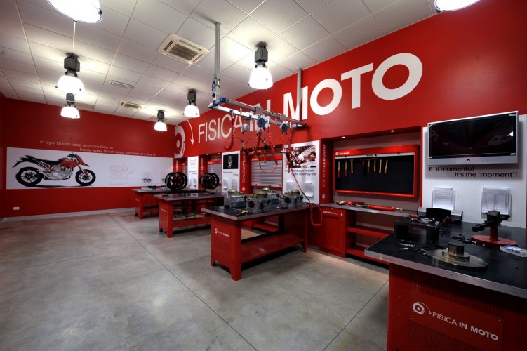 Laboratorium przy muzeum Ducati 3