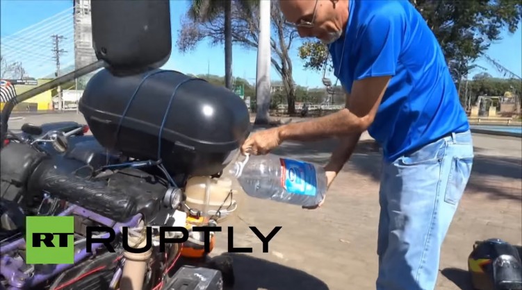 tankowanie wody do motocykla