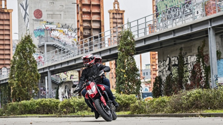 Ducati Hypermotard 950 2019 02