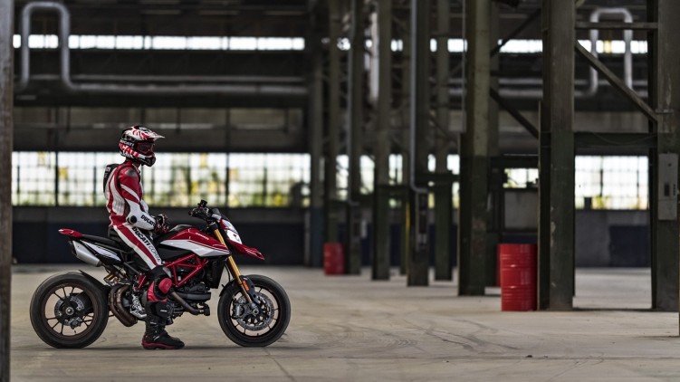 Ducati Hypermotard 950 2019 16