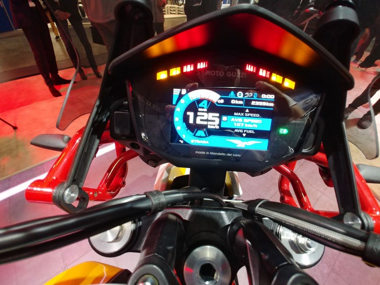2019 Moto Guzzi V85 TT 3