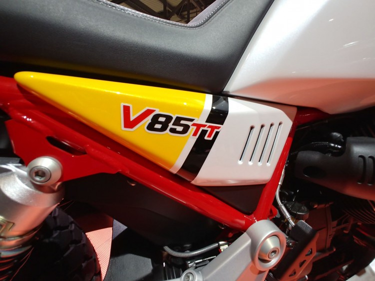 2019 Moto Guzzi V85 TT 4