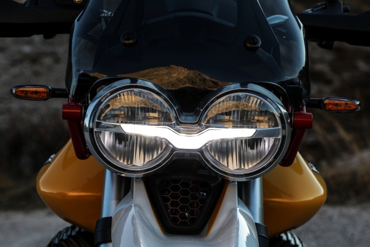 25 Moto Guzzi V85 TT