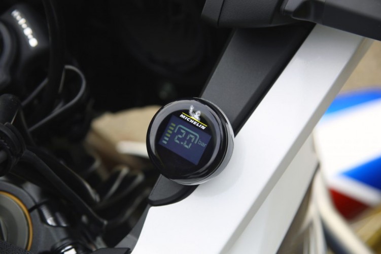 002 23 Fit2Go Michelin TPMS Bike LCD screen 1000x667