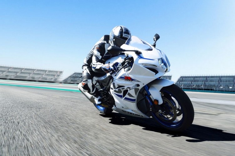 GSX-R1000RAL8 action 13
