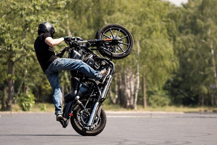 Maciej DOP Harley Davidson Stunt 18