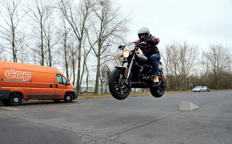 Maciej DOP Harley Davidson Stunt 19