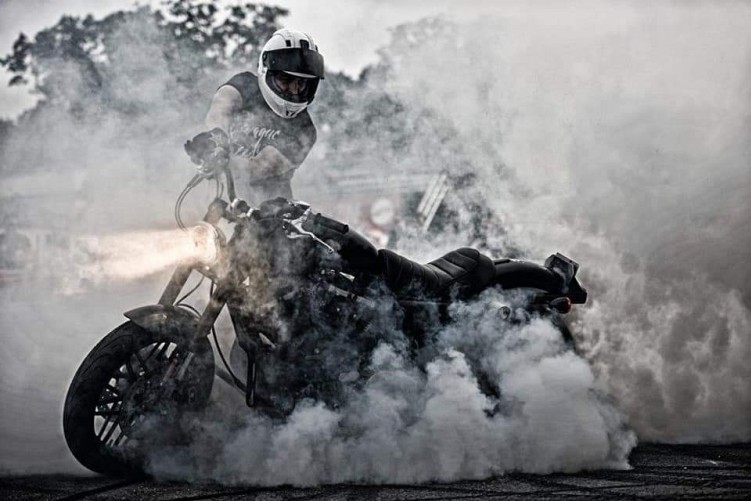 Maciej DOP Harley Davidson Stunt 21