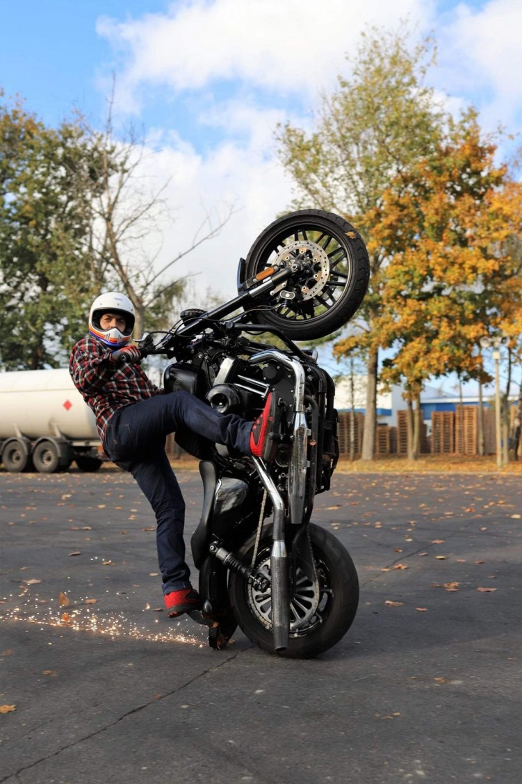 Maciej DOP Harley Davidson Stunt 23