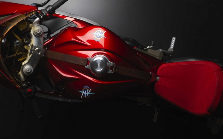 MV Agusta Superveloce 800 concept 11