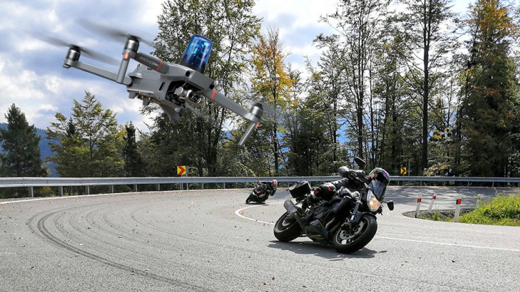 motocyklisci policyjny dron
