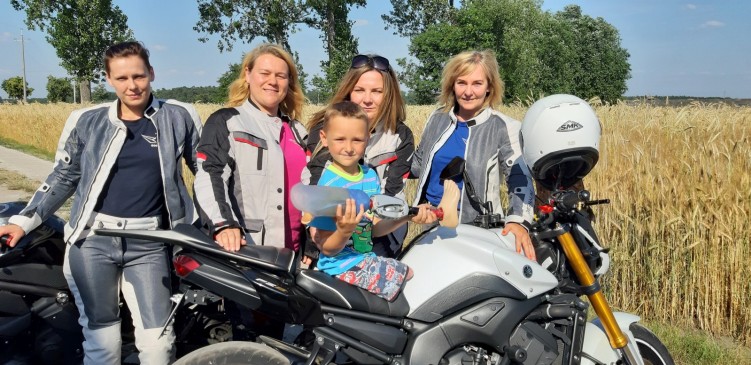 lodzkie motocyklistki kolejny raz pomagaja dzieciom 03