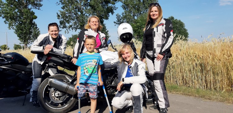 lodzkie motocyklistki kolejny raz pomagaja dzieciom 04