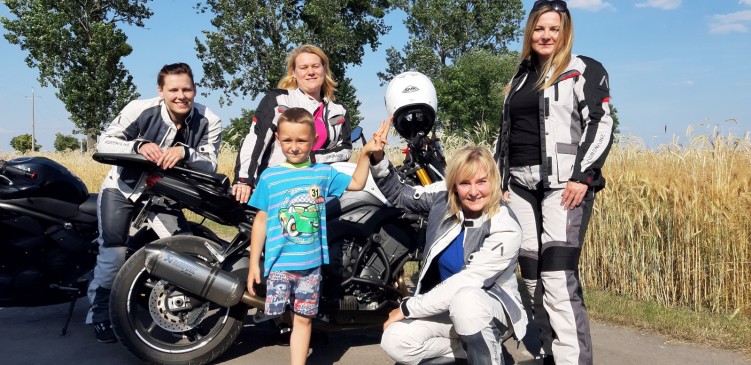 lodzkie motocyklistki kolejny raz pomagaja dzieciom 05