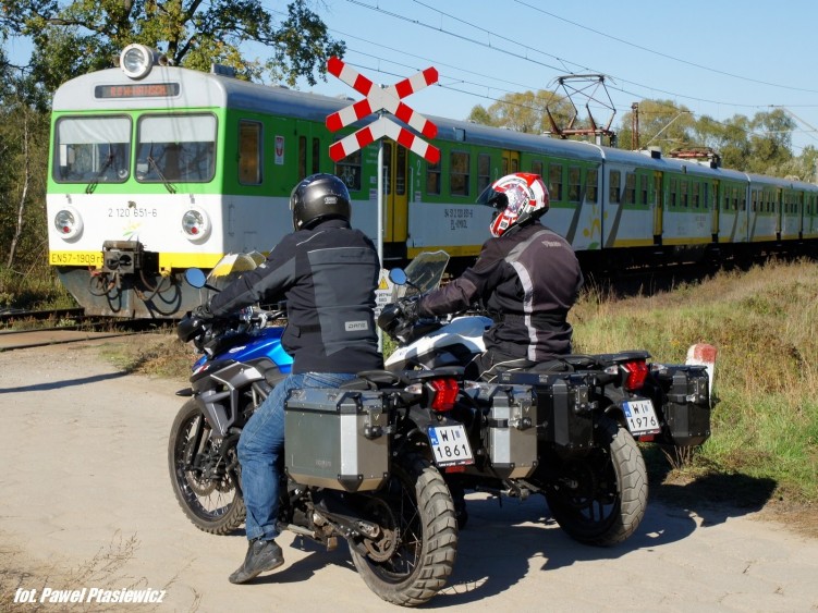 motocykle przejazd kolejowy