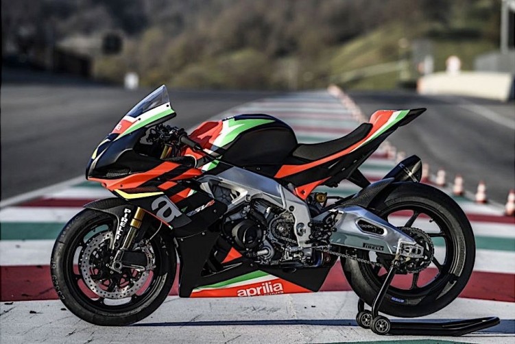 aprilia rsv4 x ready for delivery only 10 people in the world to get them 1