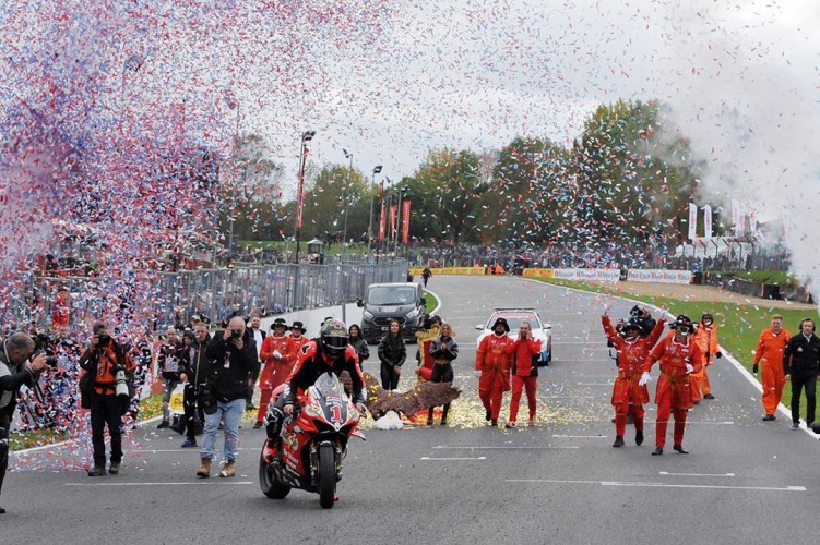 Scott Redding zwycieza British Superbike