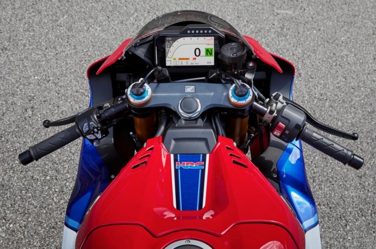 2020 Honda CBR1000RR R kokpit kierownica