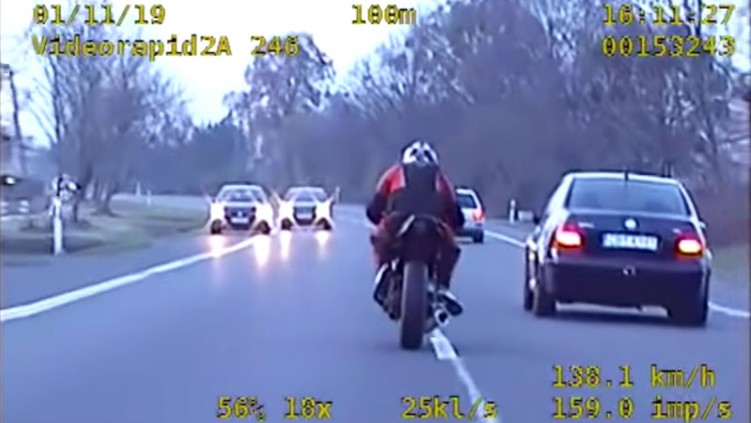 ucieczka przed policja na motocyklu